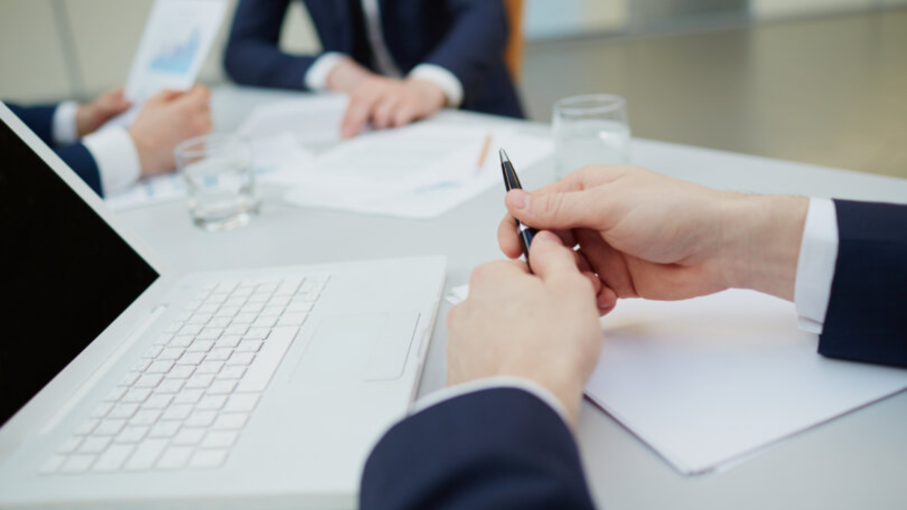 What does a securities lawyer do